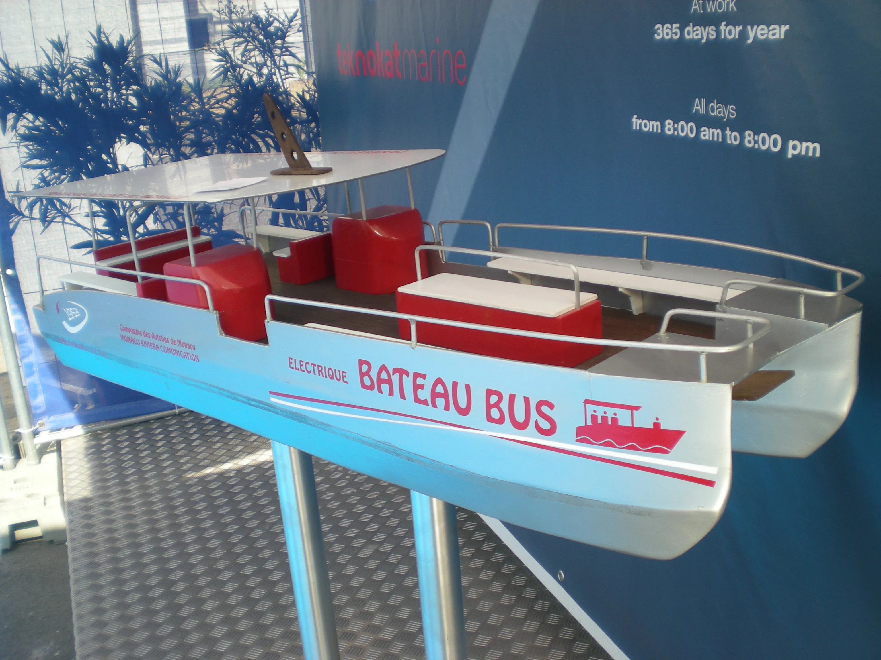 Le Bateau-Bus électro-solaire de Monaco : Un Service Écologique et Innovant